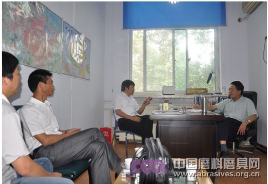 江西宜黃蘇建國縣長一行拜訪涂附磨具協(xié)會