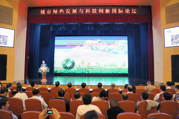 易成新能董事長孫毅被授予河南省新能源行業(yè)發(fā)展卓越成就獎(jiǎng)
