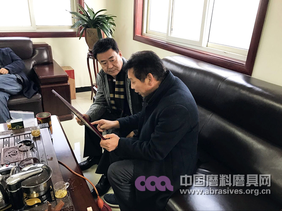 磨料磨具協(xié)會秘書長陳鵬走訪武陟磨料磨具產(chǎn)業(yè)園