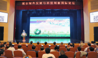 易成新能董事長(zhǎng)孫毅被授予河南省新能源行業(yè)發(fā)展卓越成就獎(jiǎng)