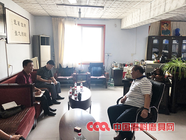 協(xié)會秘書長陳鵬一行調(diào)研登封地區(qū)磨料磨具企業(yè)