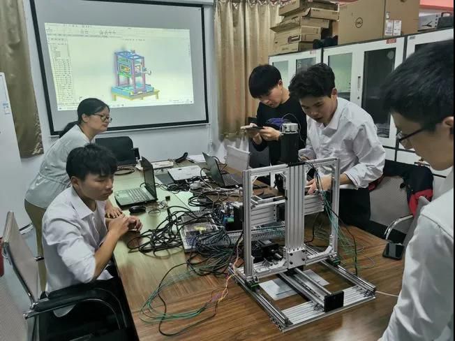 常州工業(yè)學(xué)院學(xué)生發(fā)明鑄件打磨機，被企業(yè)相中